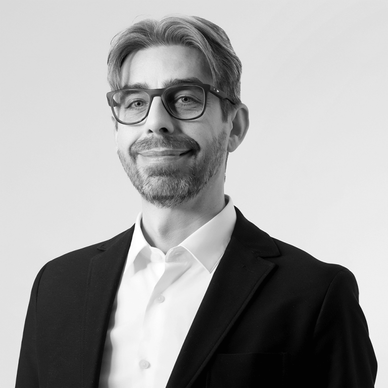 Luca Azzali di Team System